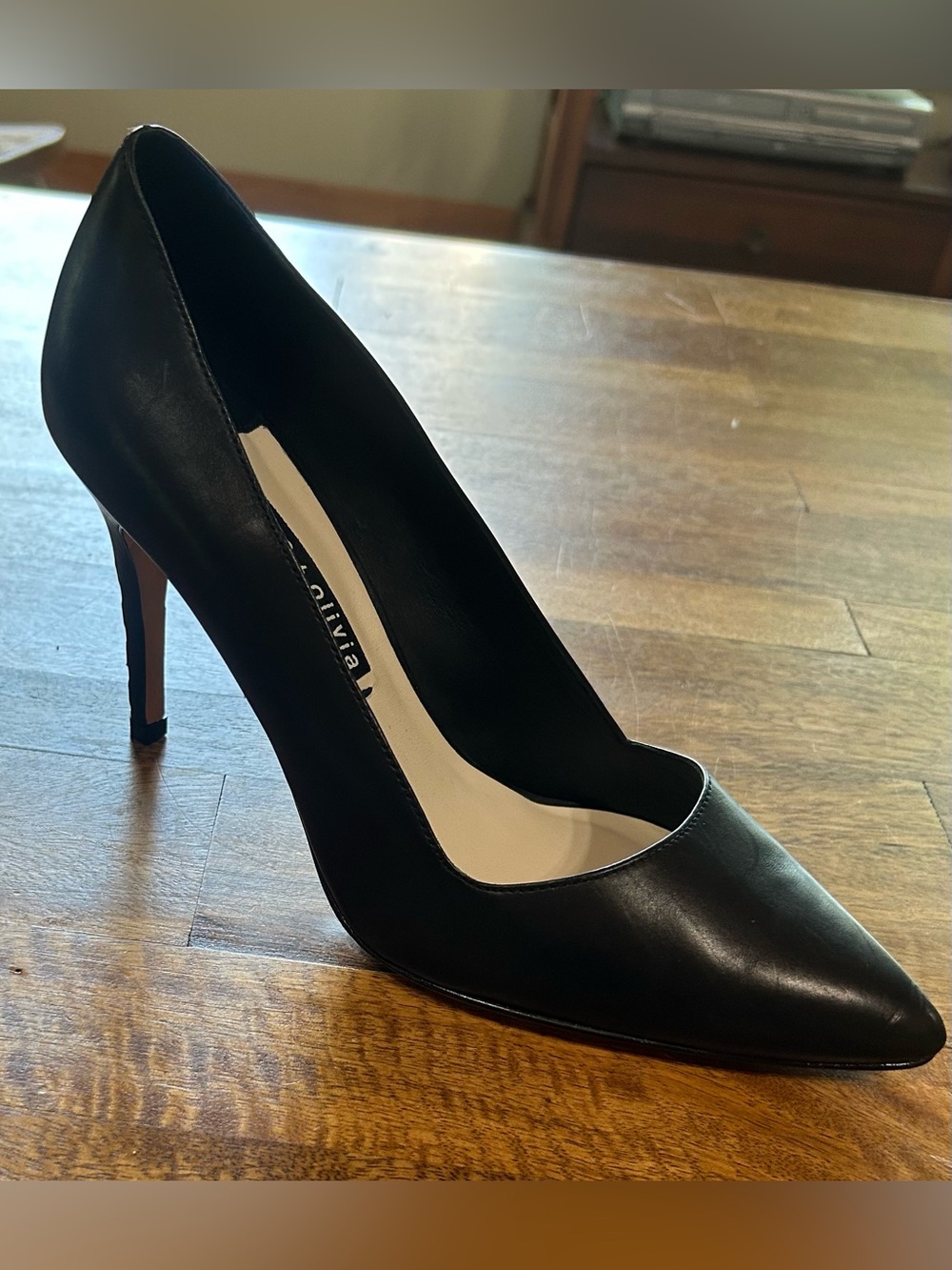 Alice and Olivia 'Dina' Pointy Toe Pump size 38 1/2 (8 1/2)